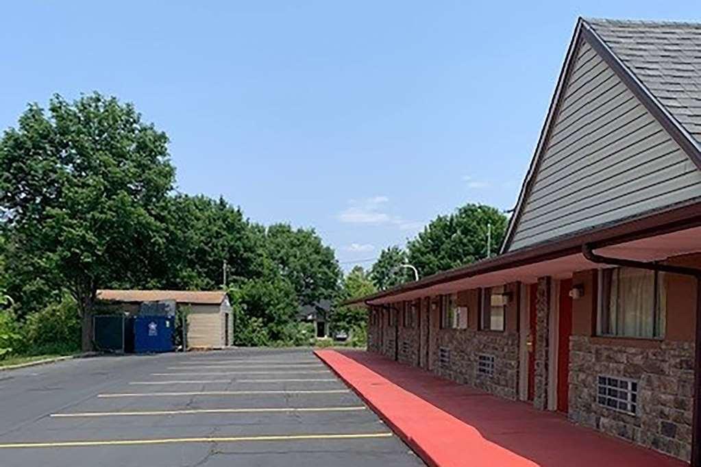 Rodeway Inn Youngstown Exterior foto